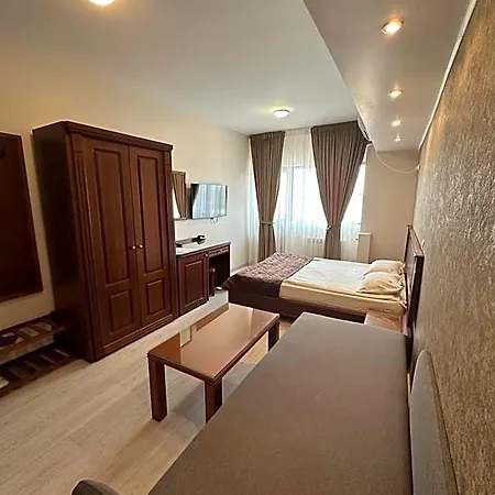 Hotel Ana 3*